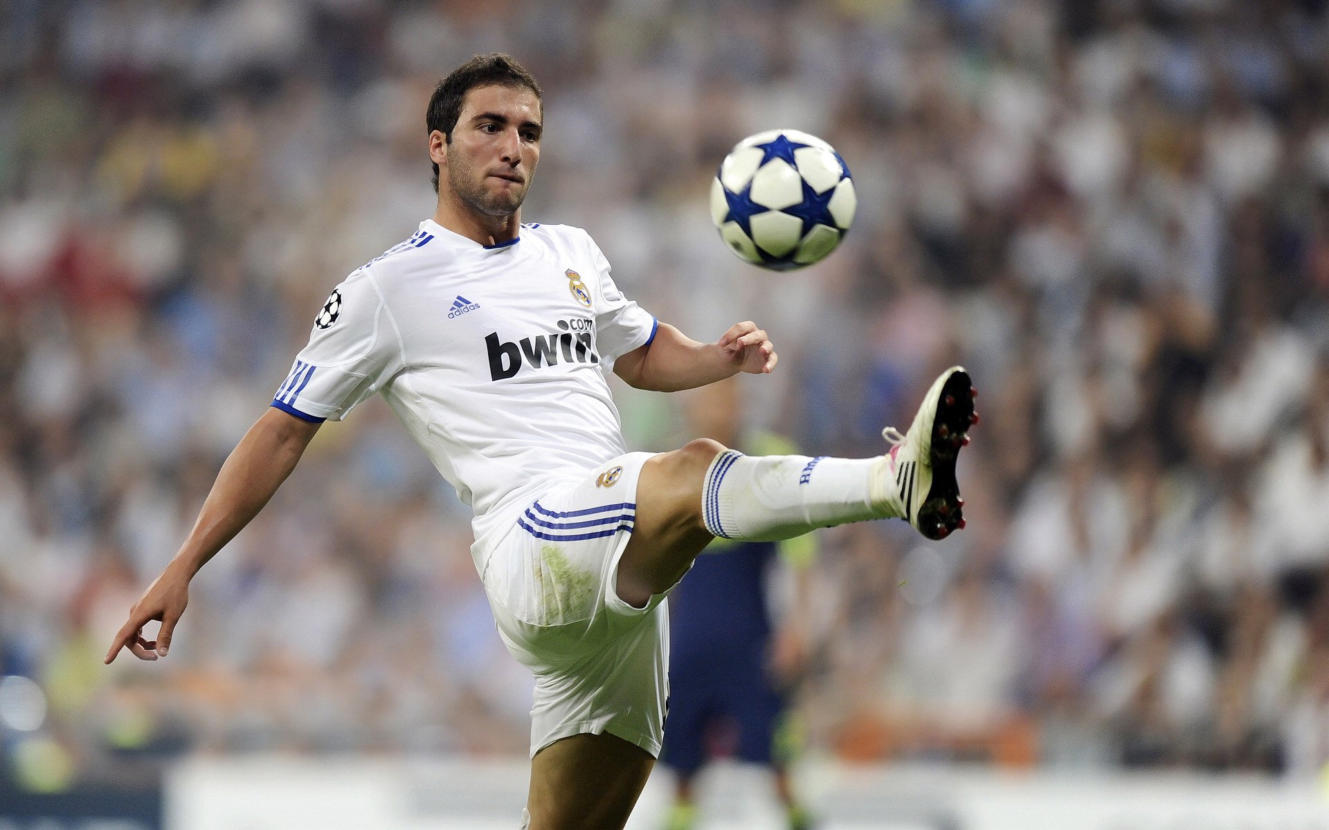 史上最年轻“冠军射手”轻松问鼎，最年轻的冠军