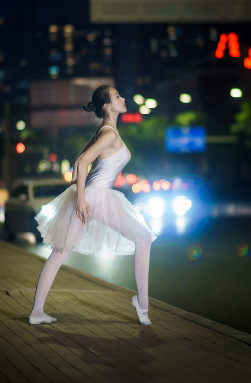 利物浦主帅贝尔萨急需增加后卫人员，利物浦和贝尔法斯特女王大学对比